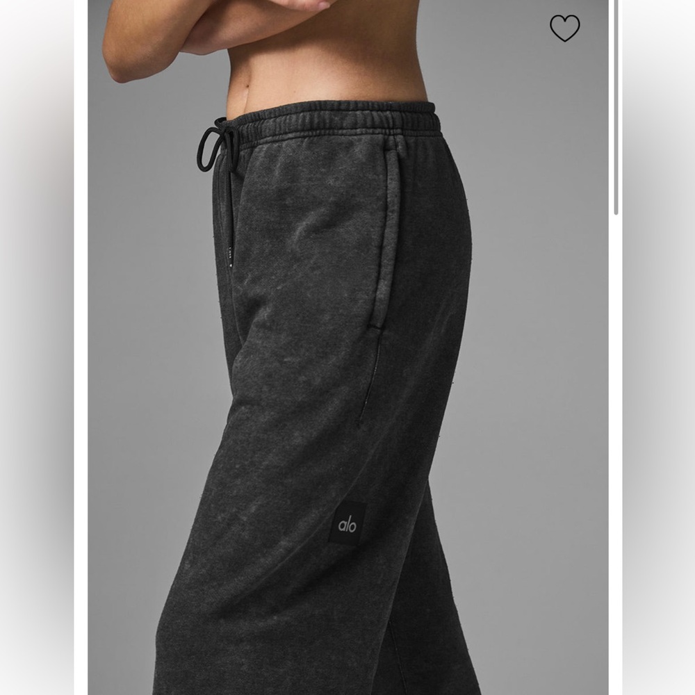 ALO Yoga Women’s Chill Vintage Black Wash Fade Sweat Pants size S NWOT